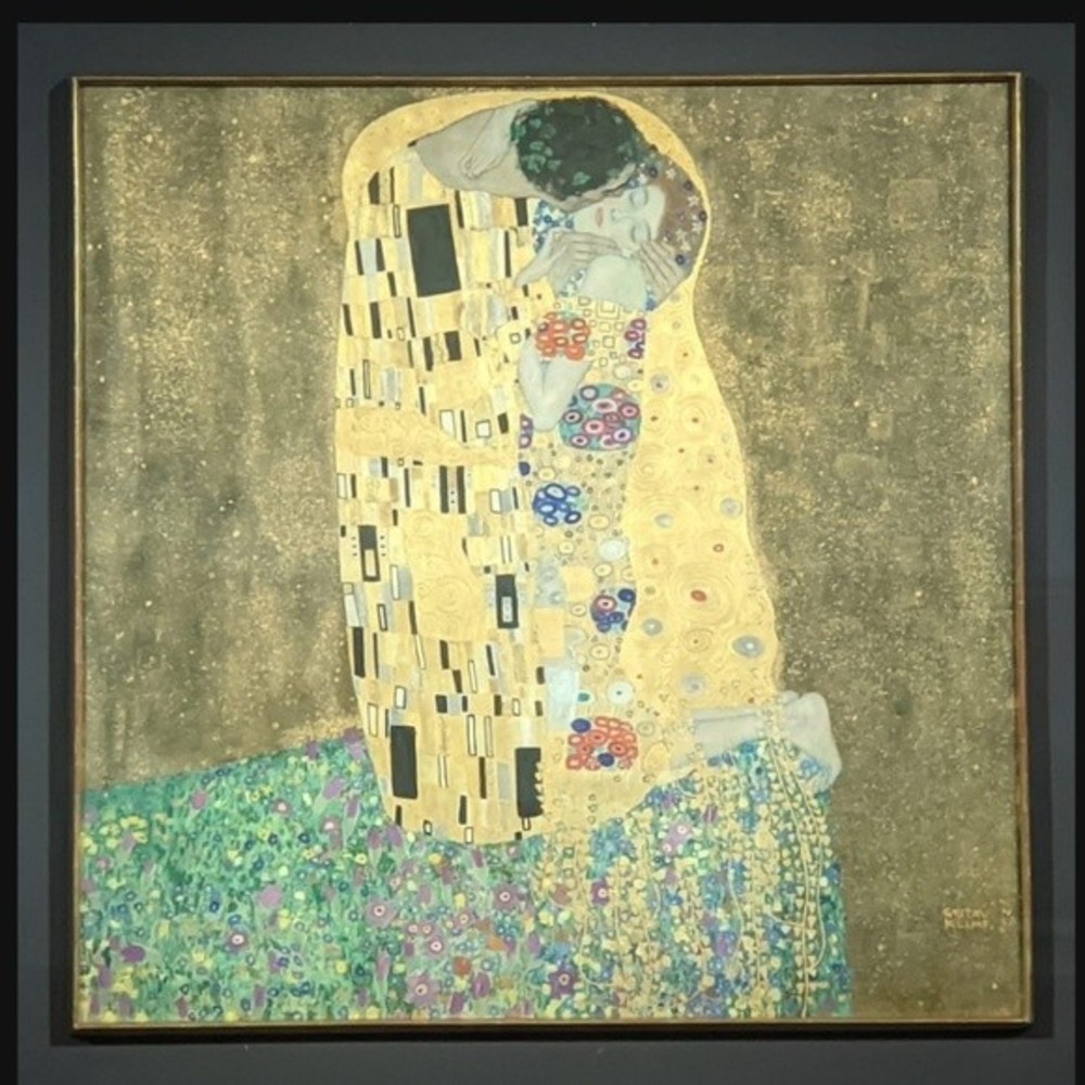 Klimt Famous Paintings Ring, The Kiss - Picture 3 of 5